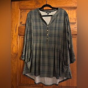 Women’s 3X Roz & Ali popover short. Green plaid also has pockets. Pre-owned.